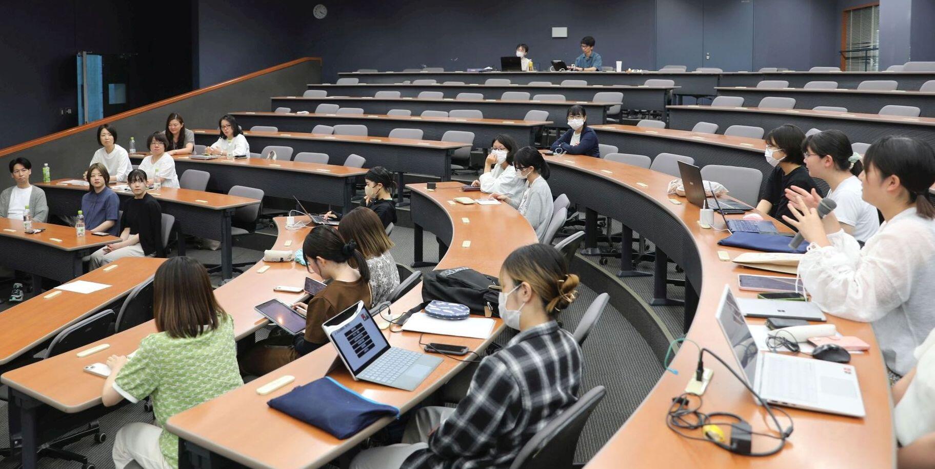 3_career_2306_exchange.jpg